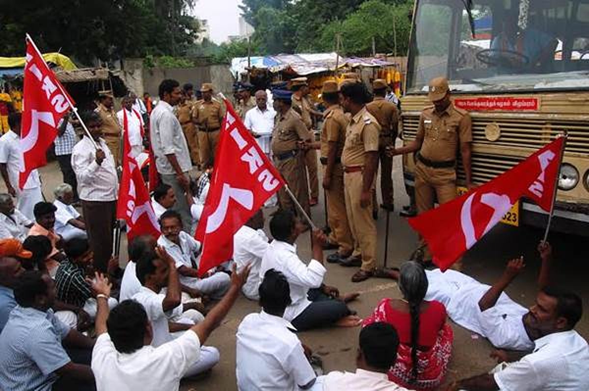 சிதம்பரத்தில் விவசாயிகள் மறியல்: 42 பேர் கைது