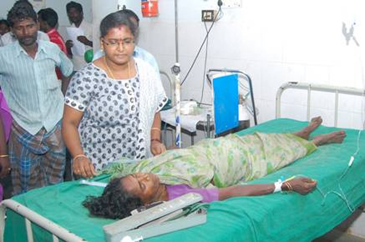 சிதம்பரம் அருகே இடிமின்னல் தாக்கி இளம்பெண் சாவு: ஒரு பெண் கவலைக்கிடம்