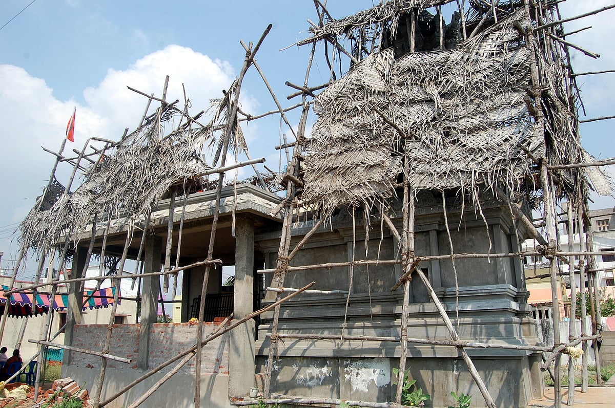 சிதம்பரம் அருகே பொதுப்பாதையில் கட்டப்பட்டுள்ள விநாயகர் கோயிலை அகற்ற எதிர்ப்பு