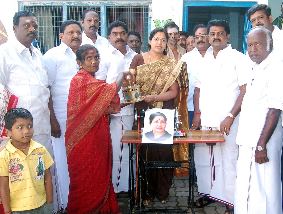 சிதம்பரத்தில் ஜெ. பிறந்தநாள் விழாவை முன்னிட்டு நலத்திட்ட உதவிகள்