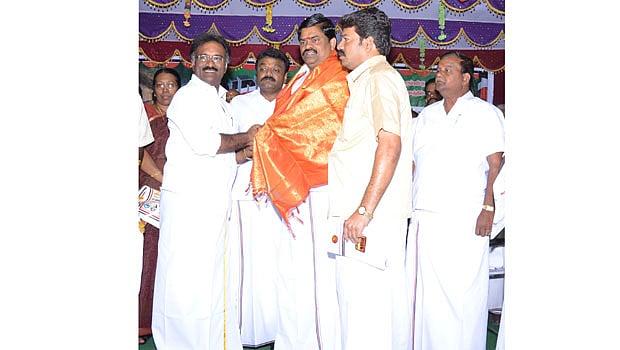 தே.மு.தி.க. முன்னாள் மாவட்டச் செயலாளர் என்.டி.ராஜா அ.தி.மு.க.வில் இணைந்தார்