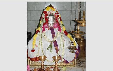 சிதம்பரம் ஸ்ரீஆத்மநாதருக்கு வெள்ளிக்கவசம் பொருத்தம்
