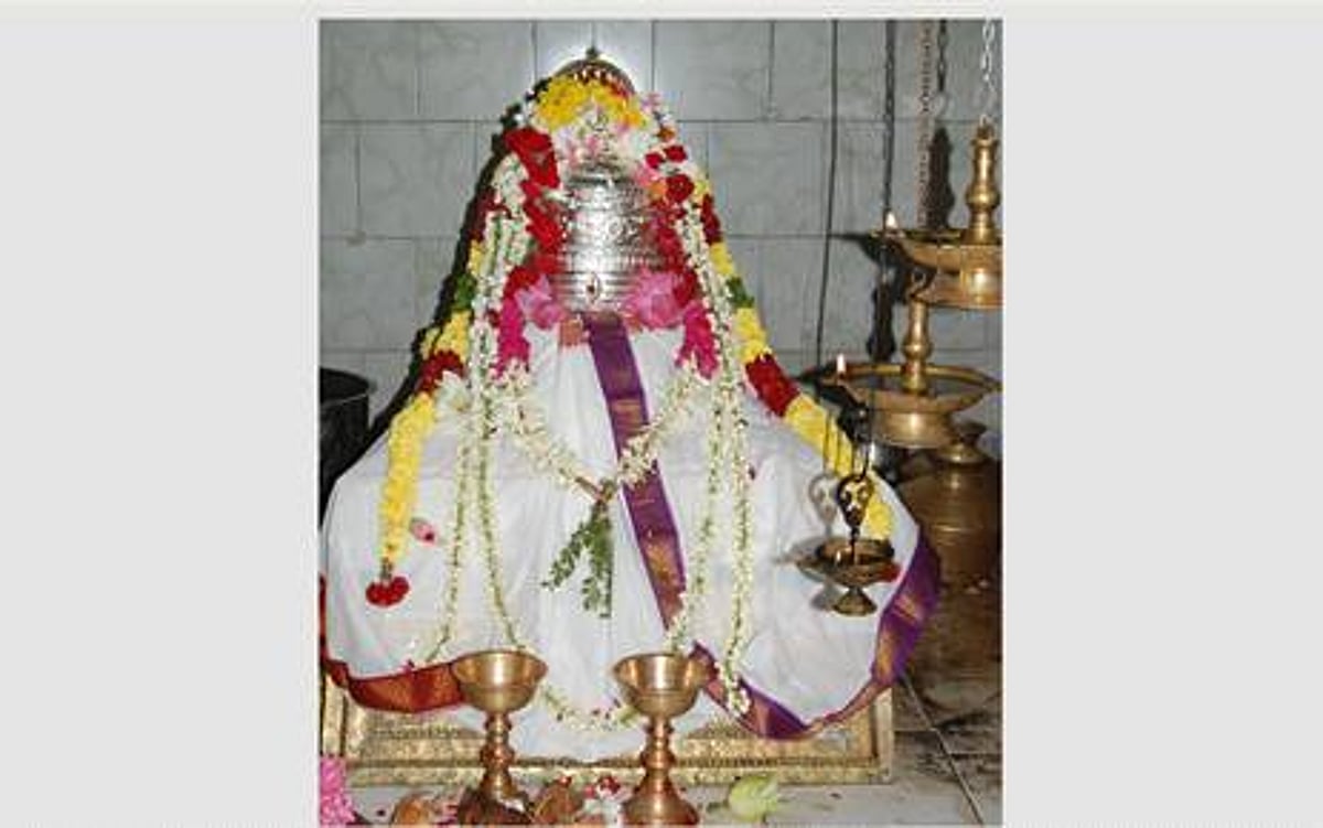 சிதம்பரம் ஸ்ரீஆத்மநாதருக்கு வெள்ளிக்கவசம் பொருத்தம்