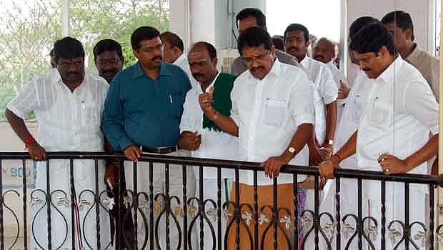 வீராணம் ஏரியை ஆய்வு செய்த பொதுப்பணித்துறை அமைச்சர்