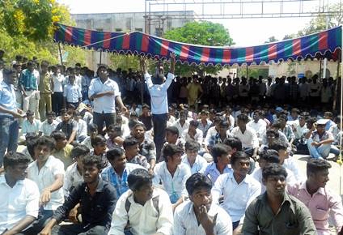 சிதம்பரம் அண்ணாமலைப் பல்கலை மாணவர்கள் உண்ணாவிரதம்