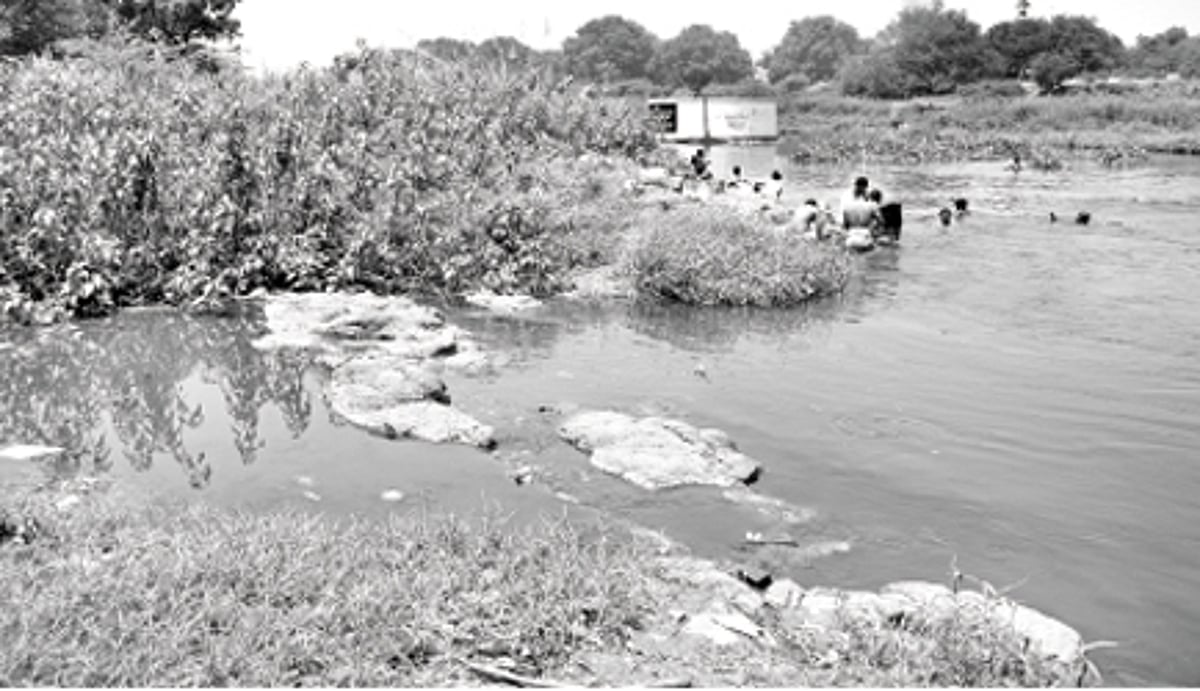 தாமிரபரணி ஆற்றில் அடித்துச் செல்லப்பட்ட பள்ளி மாணவன்