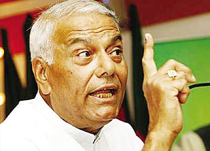 மோடியை நீக்க விரும்பினார் வாஜ்பாயி; அதை தடுத்தது யார் தெரியுமா? யஷ்வந்த் சின்ஹா பரபரப்பு தகவல்