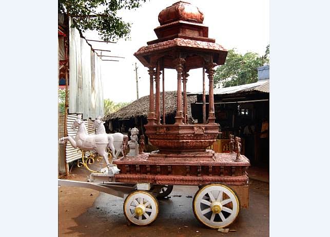 பண்பொழி திருமலைக்கோவில்: ரூ. 1 கோடியில் தங்கத் தேர் பணிகள்