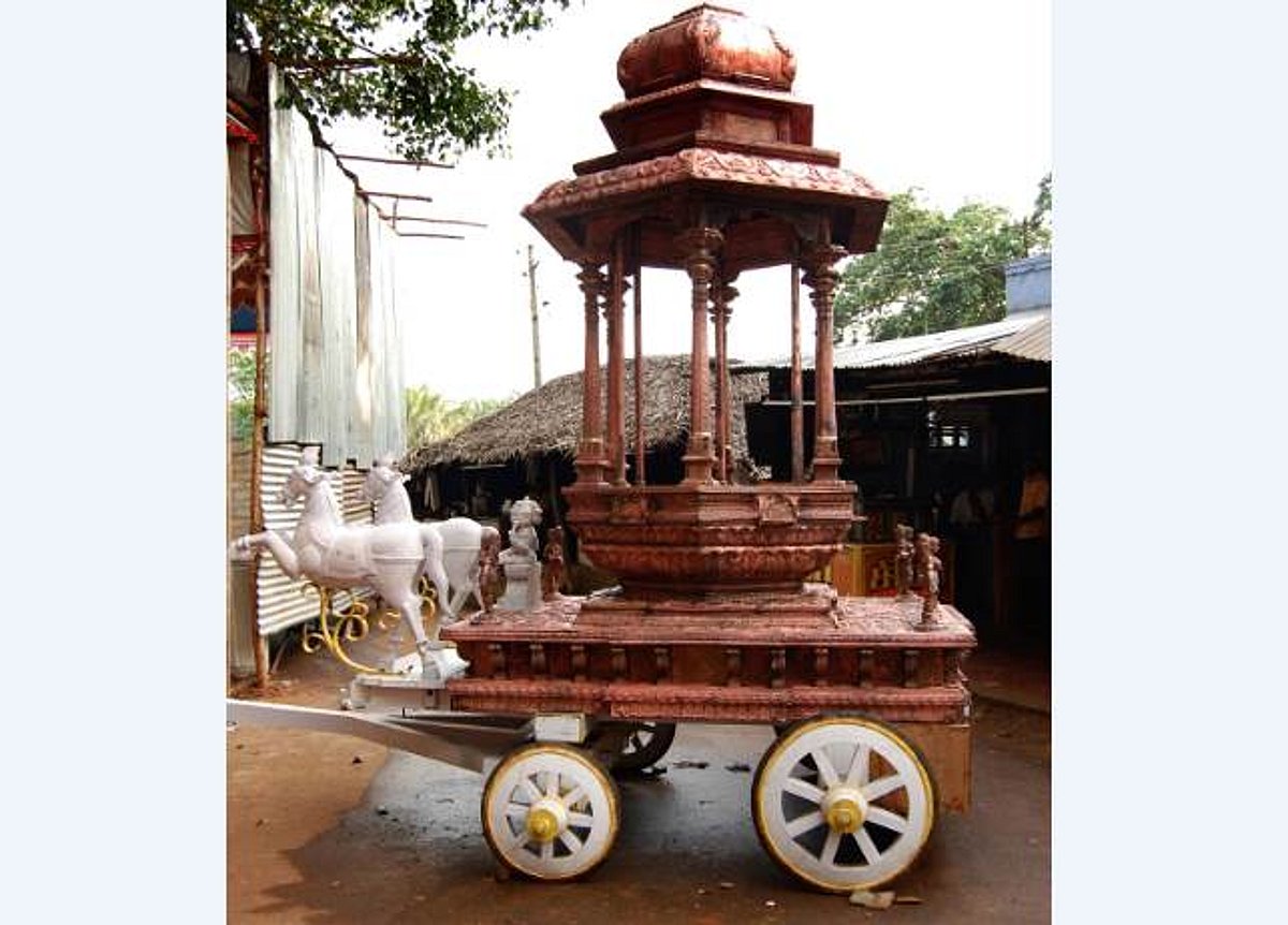 பண்பொழி திருமலைக்கோவில்: ரூ. 1 கோடியில் தங்கத் தேர் பணிகள்