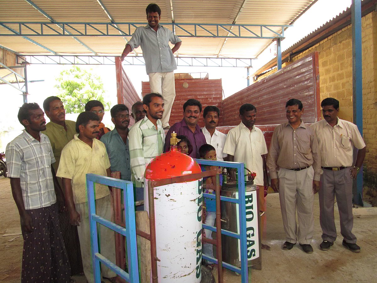 ஆலங்குளம் அருகே பயோகாஸ் மூலம் மின்மோட்டார் மற்றும் வாகனங்கள் இயக்கம்: தொழிலதிபருக்கு எரிசக்தி அமைச்சக விஞ்ஞானி பாராட்டு