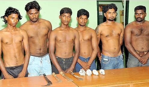 சிதம்பரத்தில் வெடிகுண்டு உள்ளிட்ட பயங்கர ஆயுதங்களுடன் கூலிப்படையினர் 6 பேர் கைது