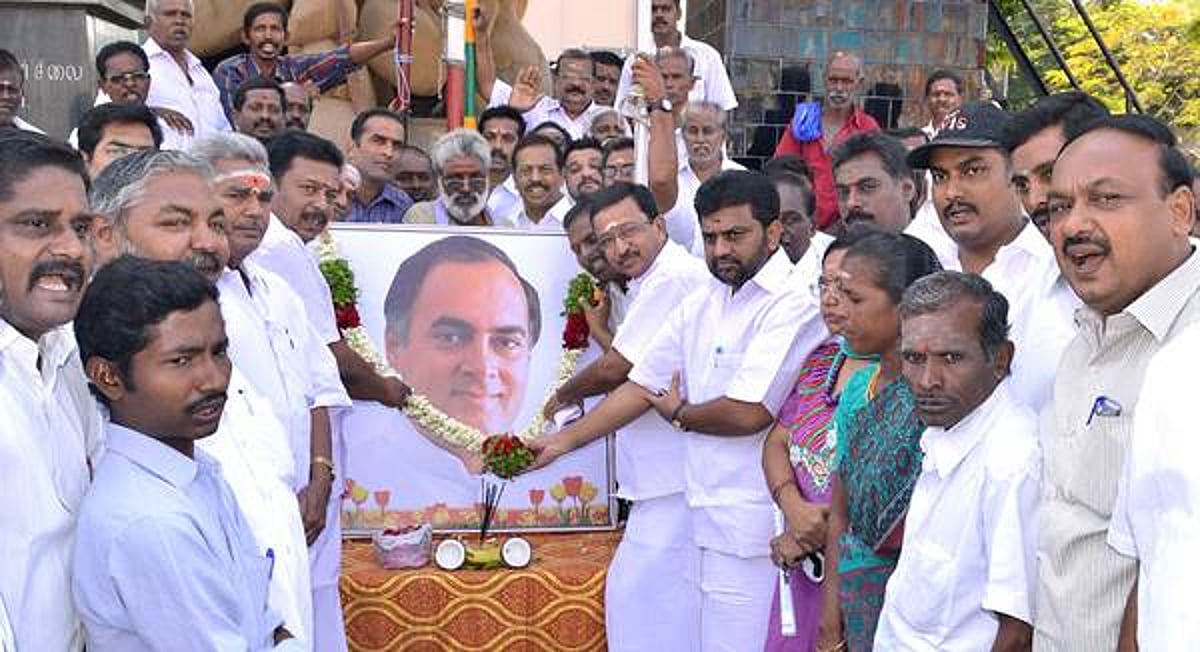 ஈரோட்டில் ராஜீவ் காந்தி நினைவு நாள்: காங்கிரஸார் சிலைக்கு மாலை அணிவித்து மரியாதை