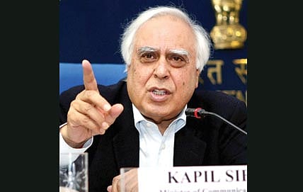 நிதி மசோதாவாக நிறைவேற்றப்பட்ட ஆதார்: உச்ச நீதிமன்றத்தில் மேல்முறையீடு செய்யவுள்ள காங்கிரஸ் 