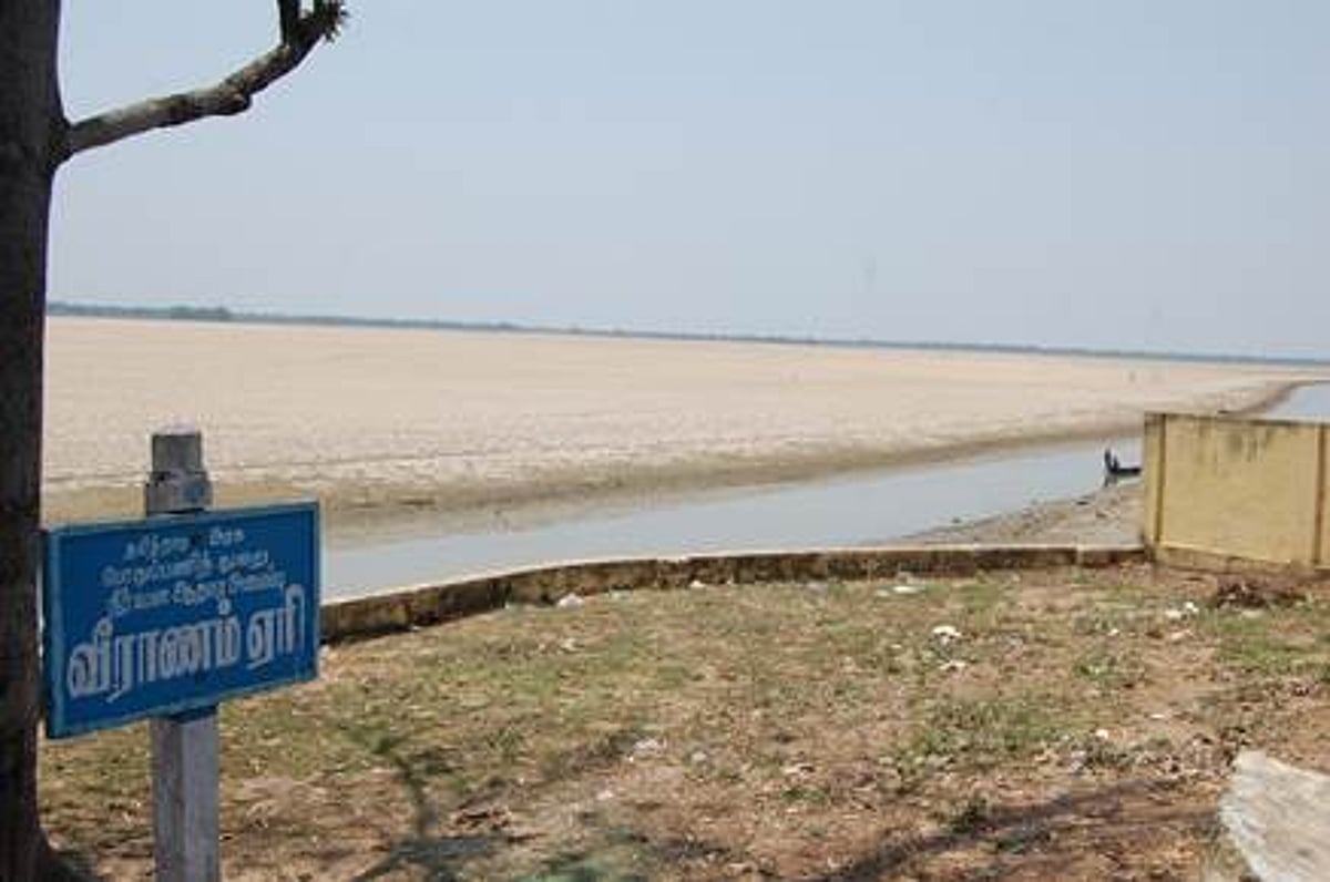 வீராணம்ஏரி முற்றிலும் வறண்டது!
