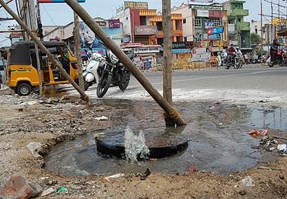 சிதம்பரம் பாதாள சாக்கடை திட்டம் பாழ்: புதிய பாதாள சாக்கடை விரிவாக்க திட்டம் செயல்படுத்தப்படுமா?
