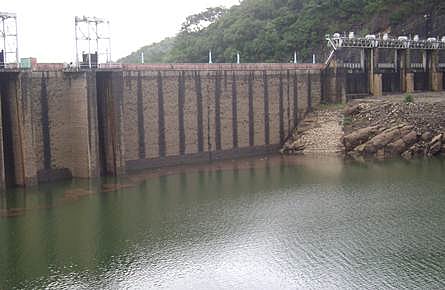 நீர்பிடிப்பு பகுதியில் மழை, அருவியில் வெள்ளம்: சேர்வலாறு அணை 100 அடியை நெருங்கிறது