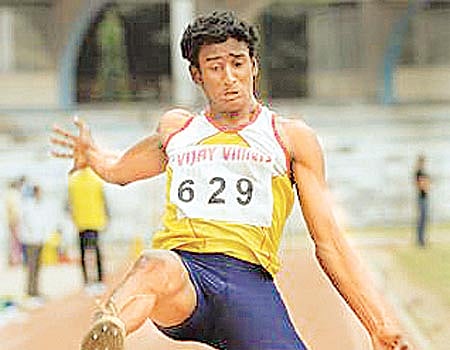 ஜம்ப் ஒன்று; சாதனை மூன்று!