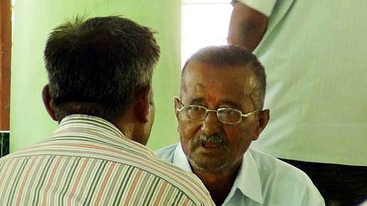 குடும்ப ரேசன் அட்டை முகவரி மாற்றம் செய்வதற்கு ரூ.1000 லஞ்சம் வாங்கியதாக இடைத்தரகர் கைது