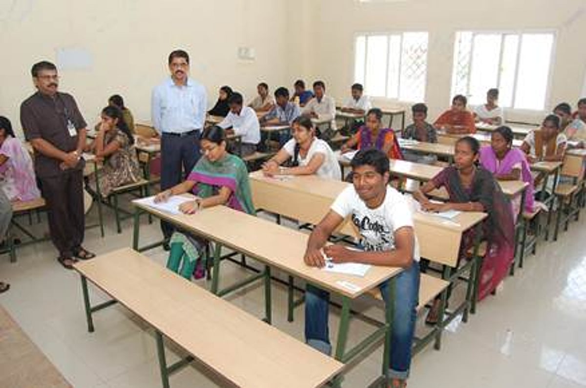 பலத்த போலீஸ் பாதுகாப்புடன் அண்ணாமலைப் பல்கலை. நுழைவுத்தேர்வு