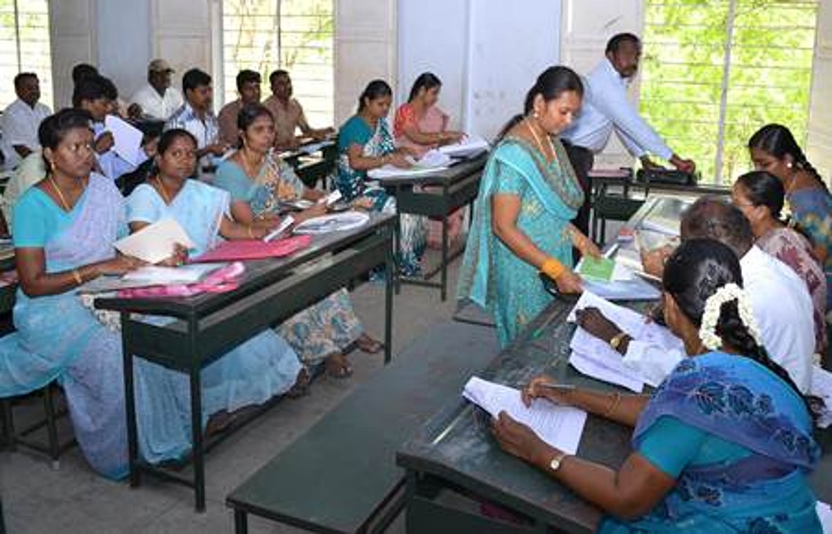 விருதுநகர் மாவட்டத்தில் சிறப்பாசிரியர்களுக்கான நேர்முகத் தேர்வில் 582 பேர் பங்கேற்பு