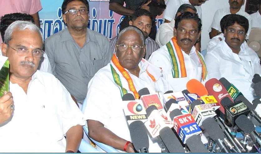 தமிழக மீனவர்களை காப்பாற்றிட கடற்படைக் கப்பல்கள் தீவிர ரோந்து: மத்திய இணை அமைச்சர் வி.நாராயணசாமி தகவல்