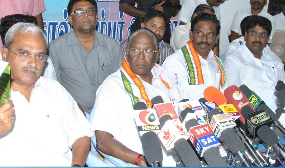 தமிழக மீனவர்களை காப்பாற்றிட கடற்படைக் கப்பல்கள் தீவிர ரோந்து: மத்திய இணை அமைச்சர் வி.நாராயணசாமி தகவல்