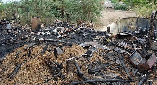 சிதம்பரம் அருகே தீவிபத்தில் 4 வீடுகள் எரிந்து ரூ.2 லட்சம் சேதம்!