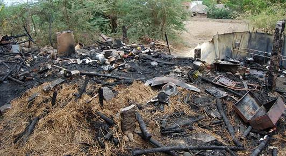 சிதம்பரம் அருகே தீவிபத்தில் 4 வீடுகள் எரிந்து ரூ.2 லட்சம் சேதம்!