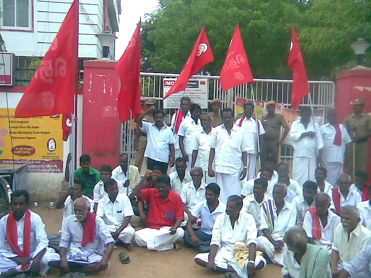 மானாமதுரையில் மறியல் : விவசாய தொழிலாளர் சங்கத்தினர் கைது