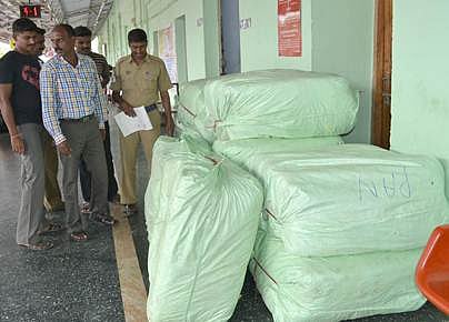 விருதுநகர் ரயில் நிலையத்தில் 10 பான்பராக் மூட்டைகள் பறிமுதல்