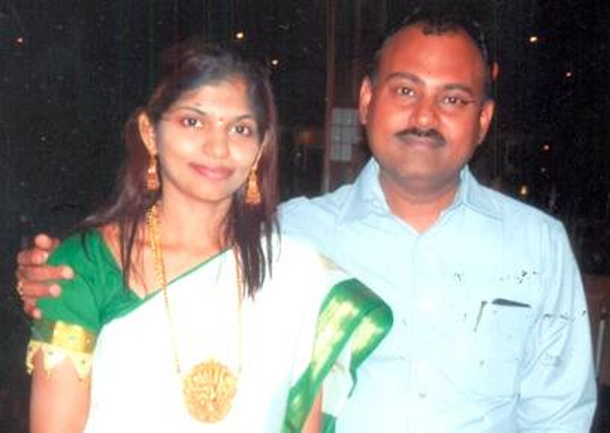 பப்புவா நியூஜினிவா தீவு கவர்னர் ஸ்ரீஆண்டாள் கோயில் திருப்பணிக்கு 1 கிலோ தங்கம் வழங்கினார்