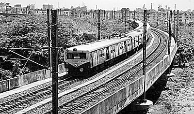 வேளச்சேரி-சென்னை கடற்கரை ரயில்கள் மதியம் இரண்டு மணி வரை ரத்து 