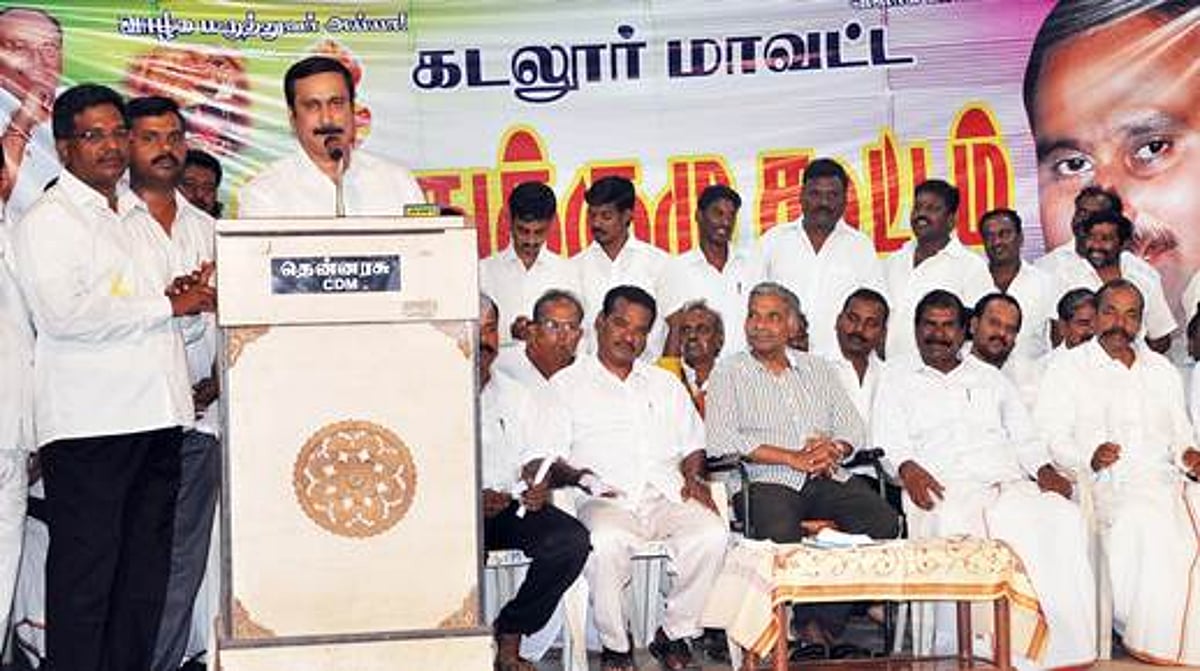 திராவிட கட்சிகள் இலவசங்களை கொடுத்து மக்களை ஏமாற்றி வருகின்றன: அன்புமணி ராமதாஸ்