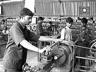 சிறு தொழில்களை சீரழிக்கும் சீனப்பொருள்கள்