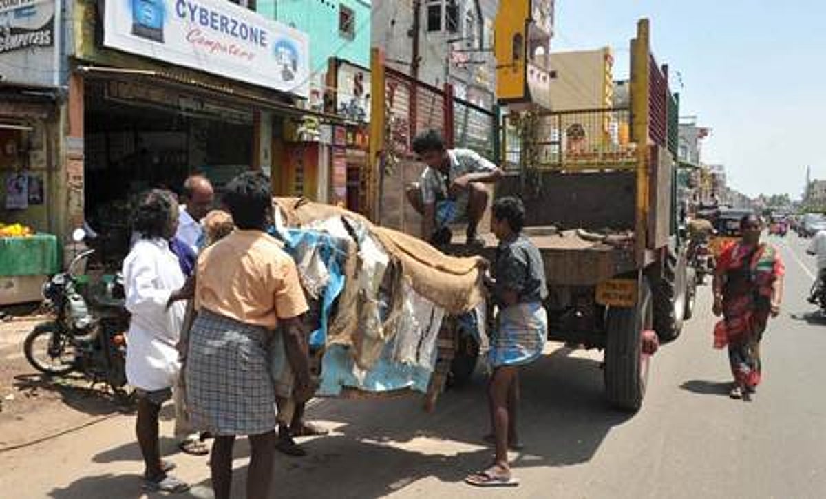 சிதம்பரம் தேரோடும் வீதிகளில் ஆக்கிரமிப்புகள் அகற்றம்