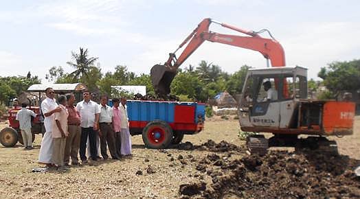 சிதம்பரத்தில் ஓமக்குளம் தூர்வாரும் பணி தொடக்கம்!
