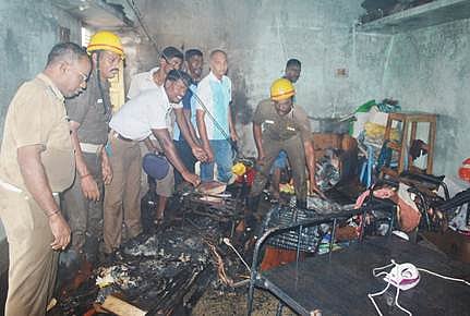 சிதம்பரம் கீழரதவீதியில் உள்ள குடியிருப்பில் தீ விபத்து