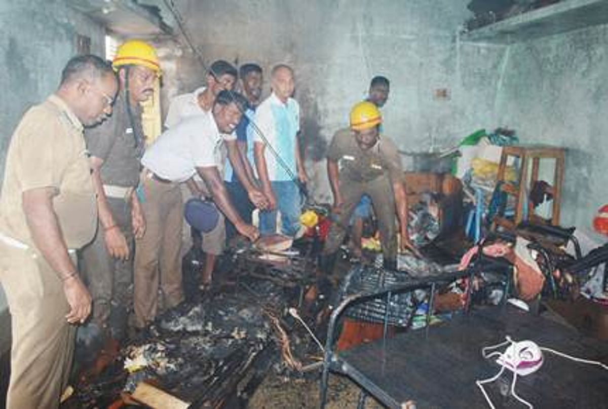 சிதம்பரம் கீழரதவீதியில் உள்ள குடியிருப்பில் தீ விபத்து