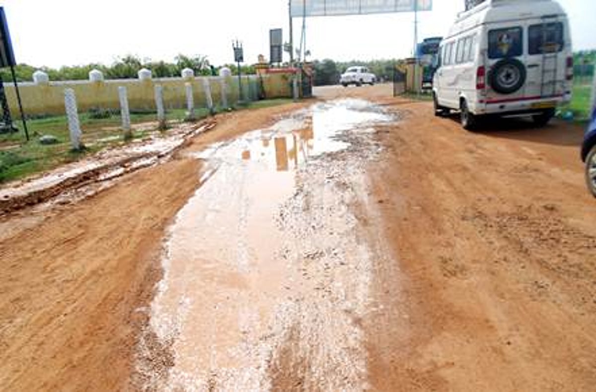 மிக மோசமான நிலையில் உள்ள பிச்சாவரம் சுற்றுலா மைய நுழைவுவாயில் சாலை!