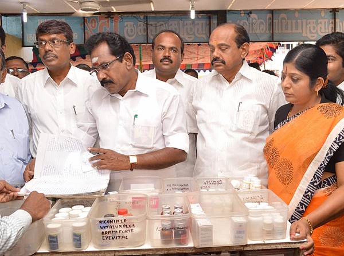 ரேசன் பொருள்களை ஊழியர்கள் கடத்தினால் குண்டர் சட்டம்:செல்லூர் ராஜு எச்சரிக்கை