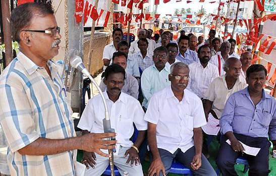 பிஎஸ்என்எல் ஊழியர் சங்கத்தினர் தர்ணா போராட்டம்