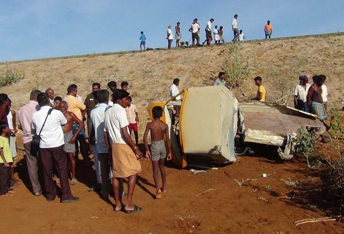 சங்கரன்கோவில் அருகே பொதிகை ரயில் சுமை ஆட்டோ மீது மோதி ஒருவர் பலி