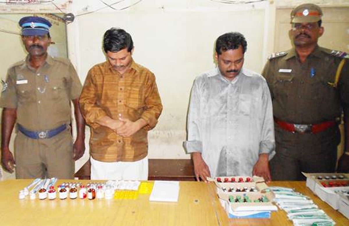 சிதம்பரத்தில் இரு போலி மருத்துவர்கள் கைது: டிஎஸ்பி ஆர்.ராஜாராம் அதிரடி நடவடிக்கை