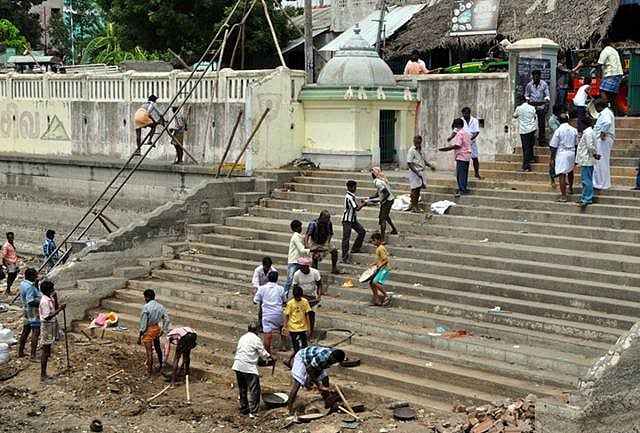 சிதம்பரத்தில் குளங்கள் தூர்வாரும் பணிக்கு தடை: வேதனையில் ஆலய பாதுகாப்புக் குழுவினர்