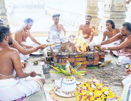 திருவதிகை சரநாராயண பெருமாள் கோயிலில் வருண ஜப பூஜை