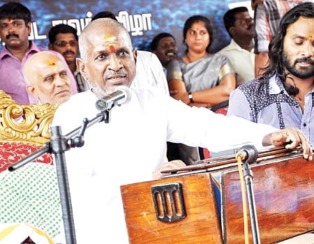 "இராஜராஜசோழனின் போர்வாள்' திரைப்பட பூஜையில் பொதுமக்கள் முன்னிலையில் மெட்டமைத்தார் இளையராஜா!