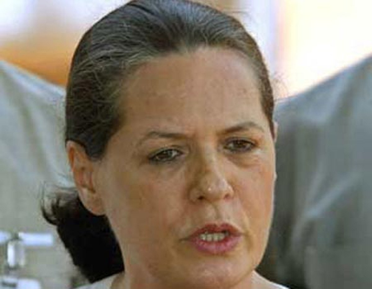 தில்லி திரும்பினார் சோனியா