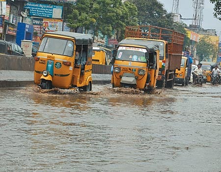 வட மாவட்டங்களில் தொடரும் கனமழை: போர்க்கால அடிப்படையில் நடவடிக்கை எடுக்க முதல்வர் உத்தரவு