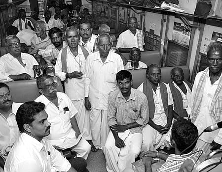 தில்லி ஆர்ப்பாட்டத்தில் பங்கேற்க ரயிலில் புறப்பட்ட விவசாயிகள்