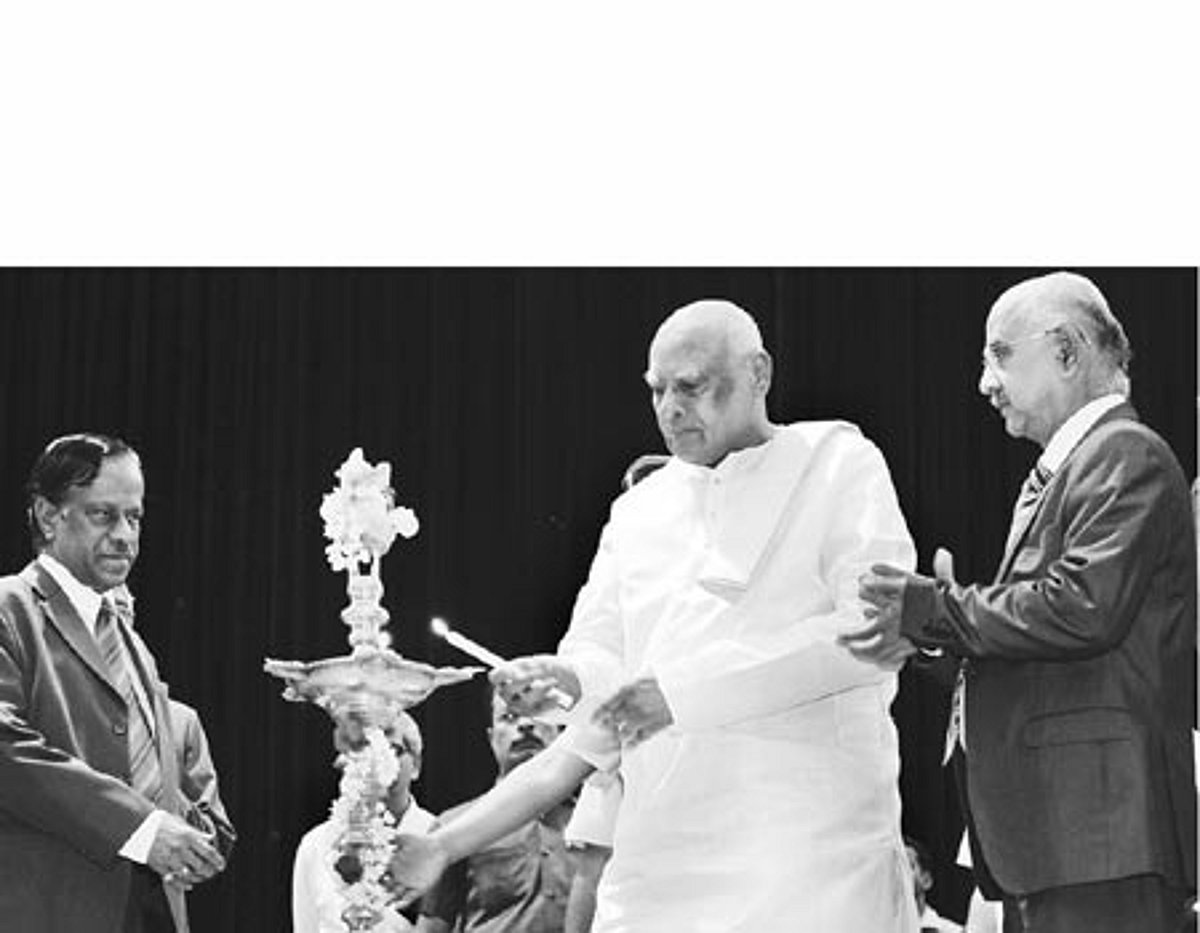 மேலாண்மைத் திறனை மாணவர்கள் மேம்படுத்திக் கொள்ள வேண்டும்